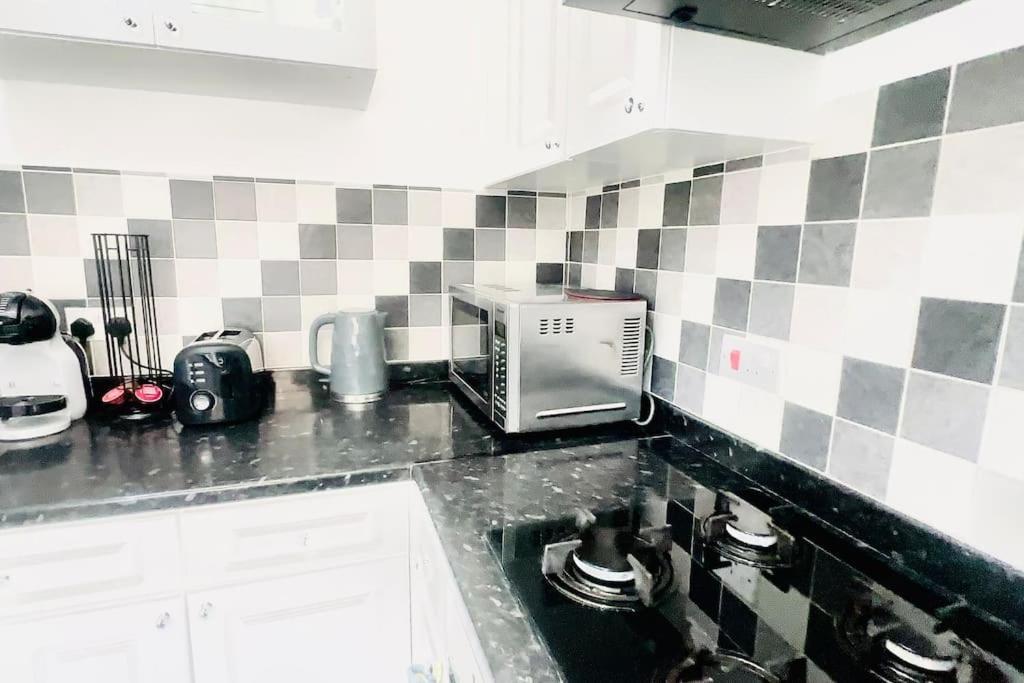 Amazing Location - City Of London- 2 Bedroom Stunning Canal View House With Private Garden,Parking & Balcony Buitenkant foto
