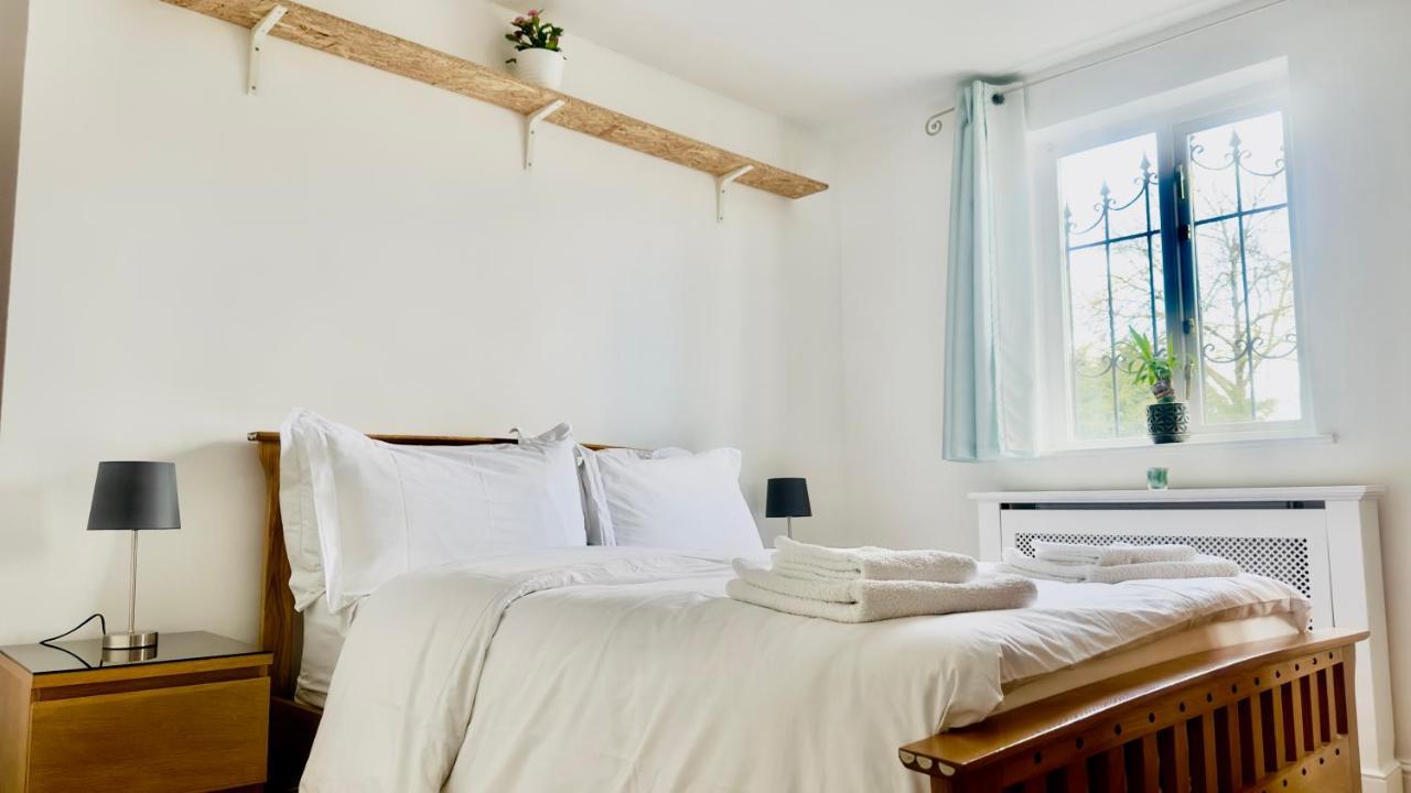 Amazing Location - City Of London- 2 Bedroom Stunning Canal View House With Private Garden,Parking & Balcony Buitenkant foto