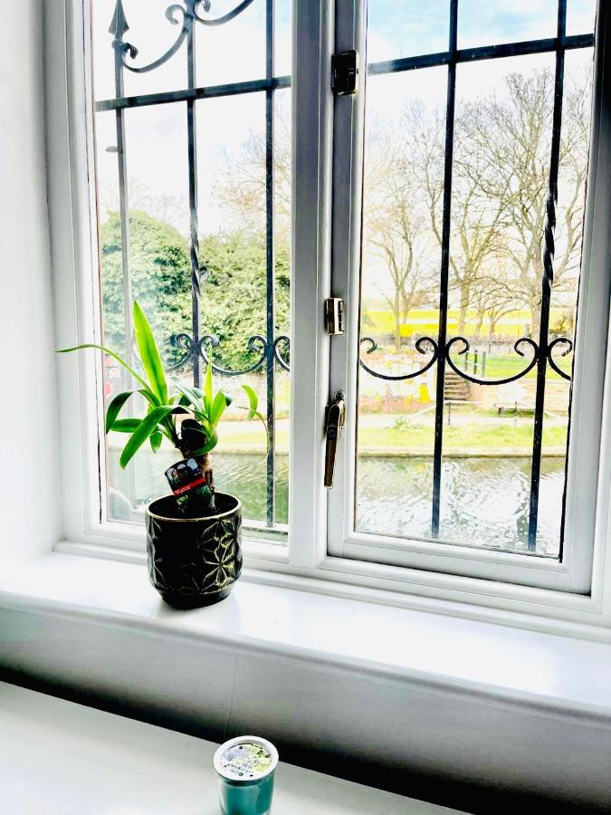 Amazing Location - City Of London- 2 Bedroom Stunning Canal View House With Private Garden,Parking & Balcony Buitenkant foto