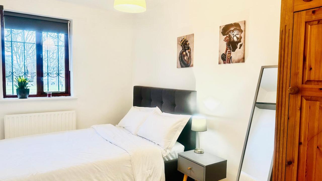 Amazing Location - City Of London- 2 Bedroom Stunning Canal View House With Private Garden,Parking & Balcony Buitenkant foto