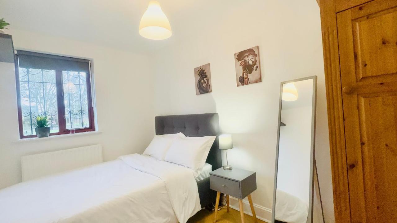 Amazing Location - City Of London- 2 Bedroom Stunning Canal View House With Private Garden,Parking & Balcony Buitenkant foto