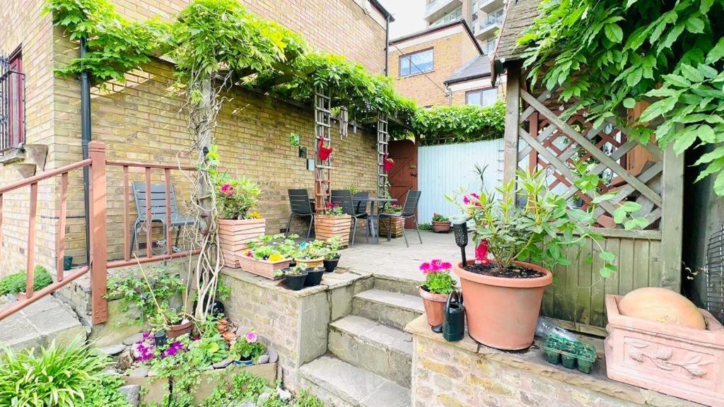 Amazing Location - City Of London- 2 Bedroom Stunning Canal View House With Private Garden,Parking & Balcony Buitenkant foto