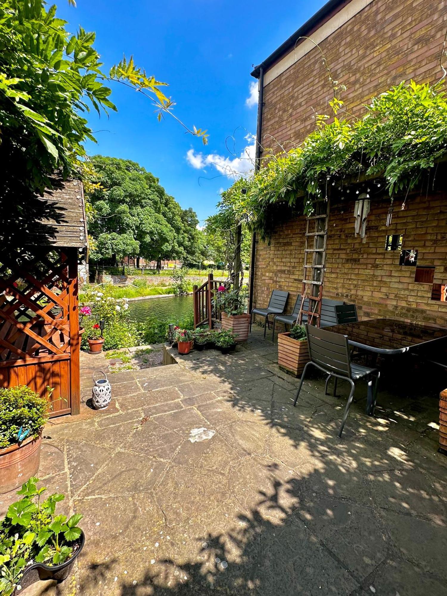 Amazing Location - City Of London- 2 Bedroom Stunning Canal View House With Private Garden,Parking & Balcony Buitenkant foto